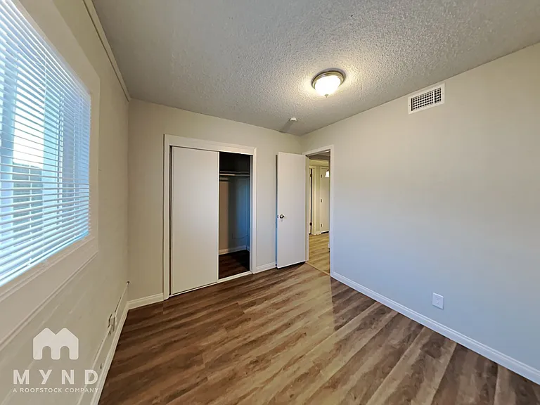 5025 Carmen Blvd — Photo 16