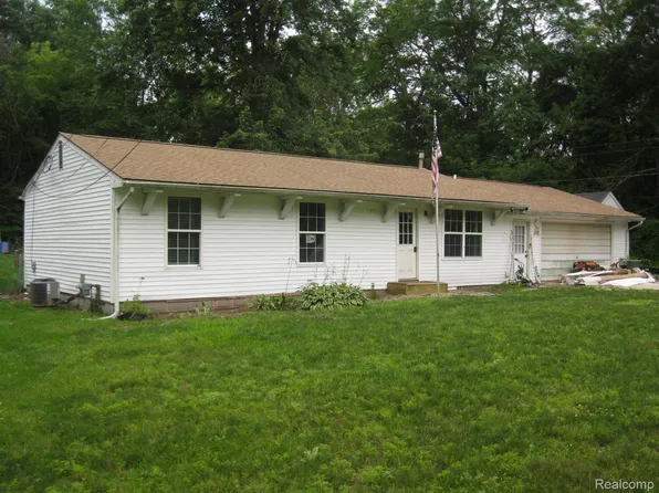 4691 Webberdale Dr, Holly, MI 48442