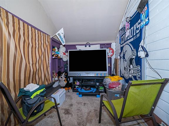 5th image of 905 W Kaley Ave