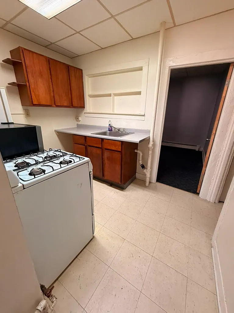 2 bed, 700 sqft, $890 — Photo 1