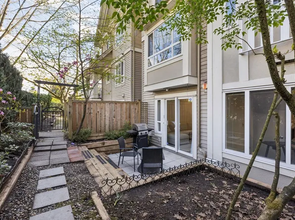 365 E 1st St #102, North Vancouver, BC V7L 4W5