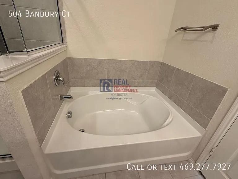 504 Banbury Ct — Photo 26