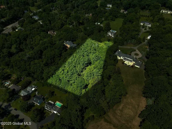 112 Woods Lane, Colonie, NY 12204