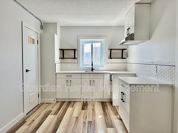 2nd image of 141 Frederica St W Unit 1
