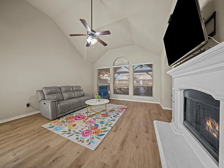 115 Parkwood Dr — Photo 5