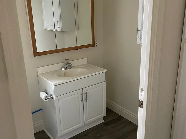 1303 E 6th St #16 — Photo 10