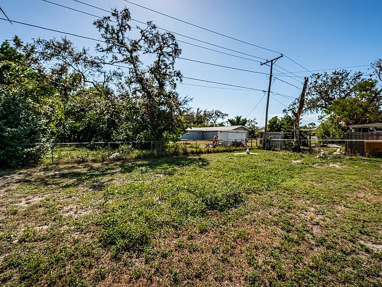 4424 Beacon Square Dr — Photo 16