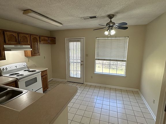 3rd image of 6968 Bellevue Trce