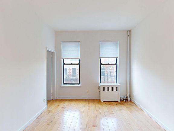 5th image of 110 Thompson St APT 6A