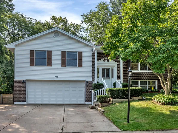 795 Park Ln, Hoffman Estates, IL 60192