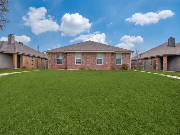 1439 N Bluegrove Rd, Lancaster, TX 75134