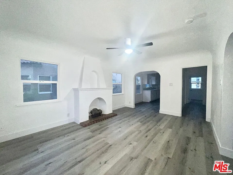 2 bed, 1.0 bath, 851 sqft, $3,300 — Photo 4