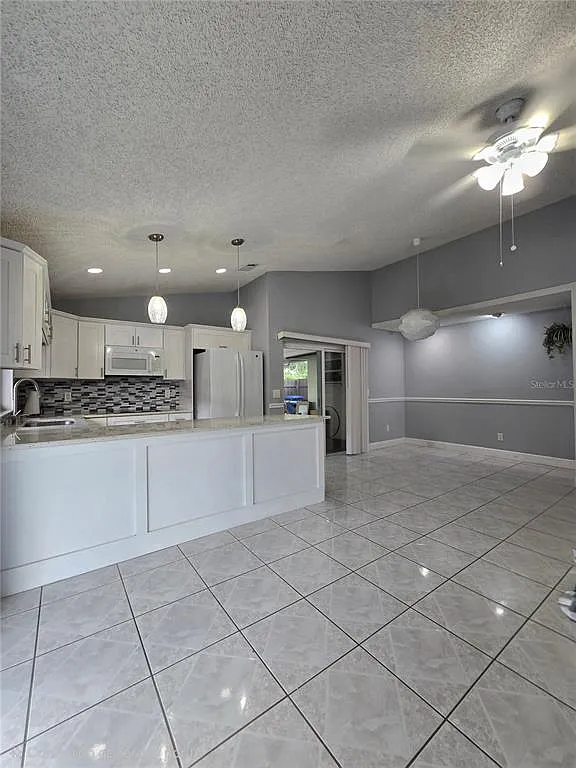 3 bed, 2.0 bath, 1278 sqft, $2,350 — Photo 2