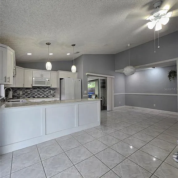 5401 Hopedale Dr — Photo 2