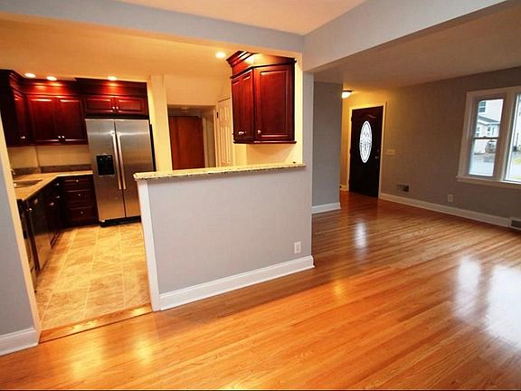3rd image of 92 Aragon Ave
