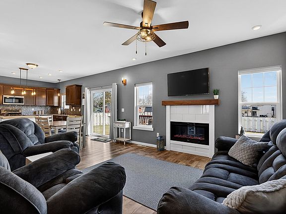 3rd image of 456 S Park St