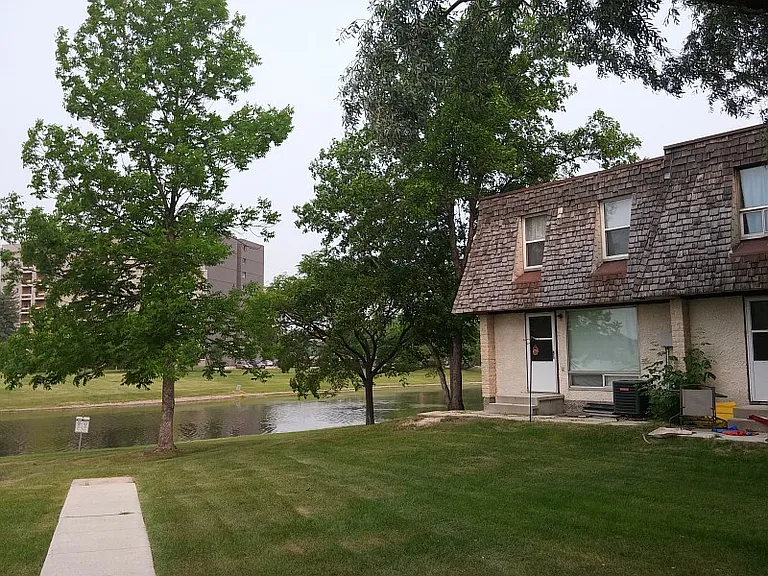 120 Baylor Ave — Photo 17