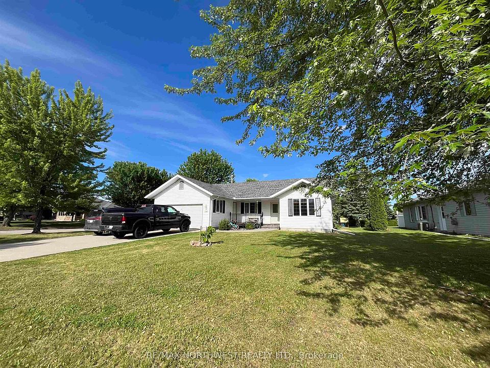 1st image of 8 Maple Pl