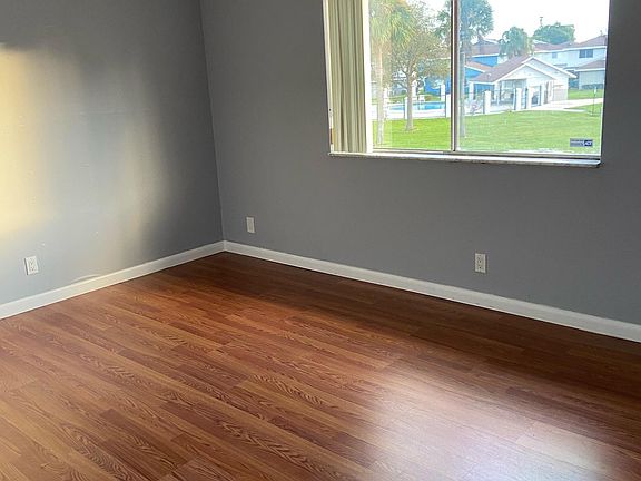 3rd image of 826 E Tiffany Dr APT 2