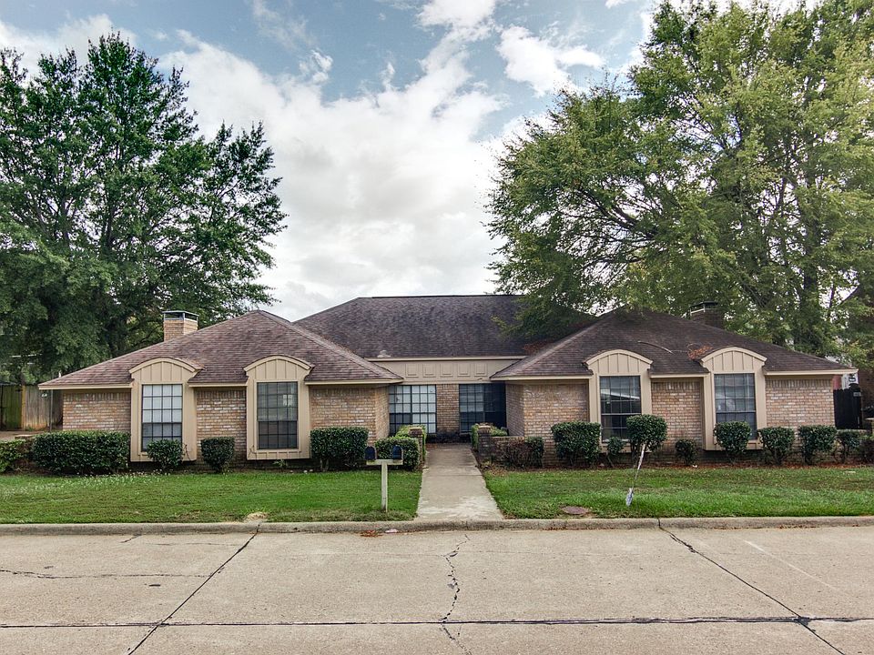 1st image of 303 Brookwood Dr