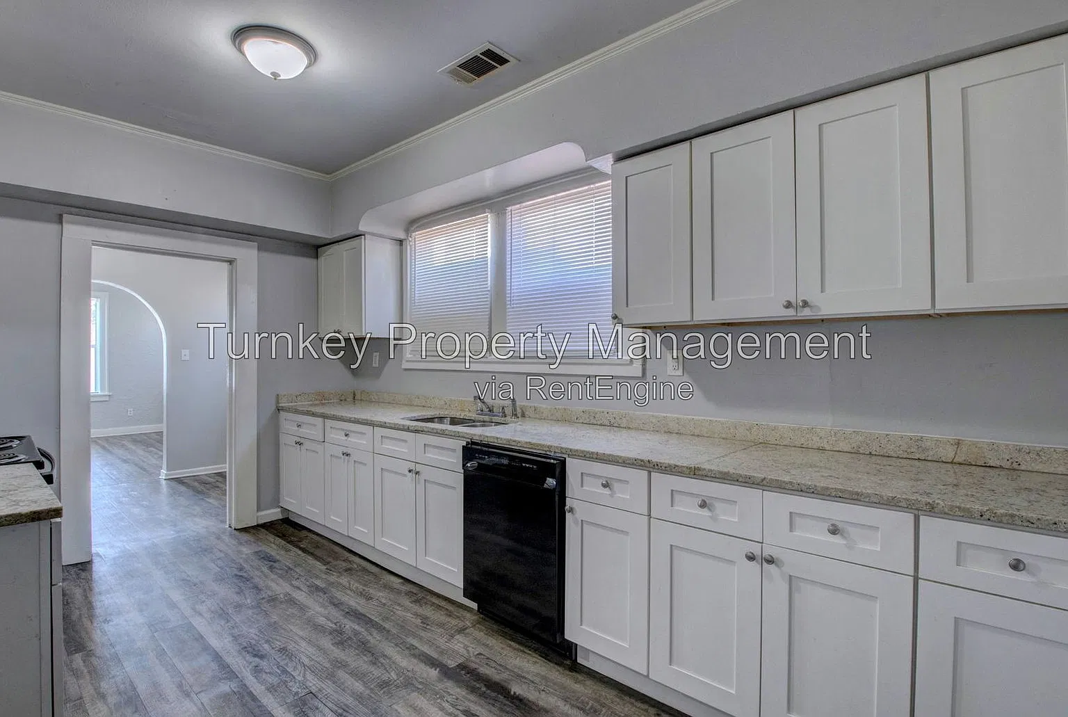 2 bed, 1.0 bath, 1320 sqft, $1,095 — Photo 3