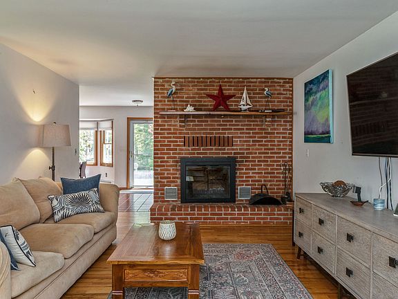 3rd image of 26 Pembroke Dr