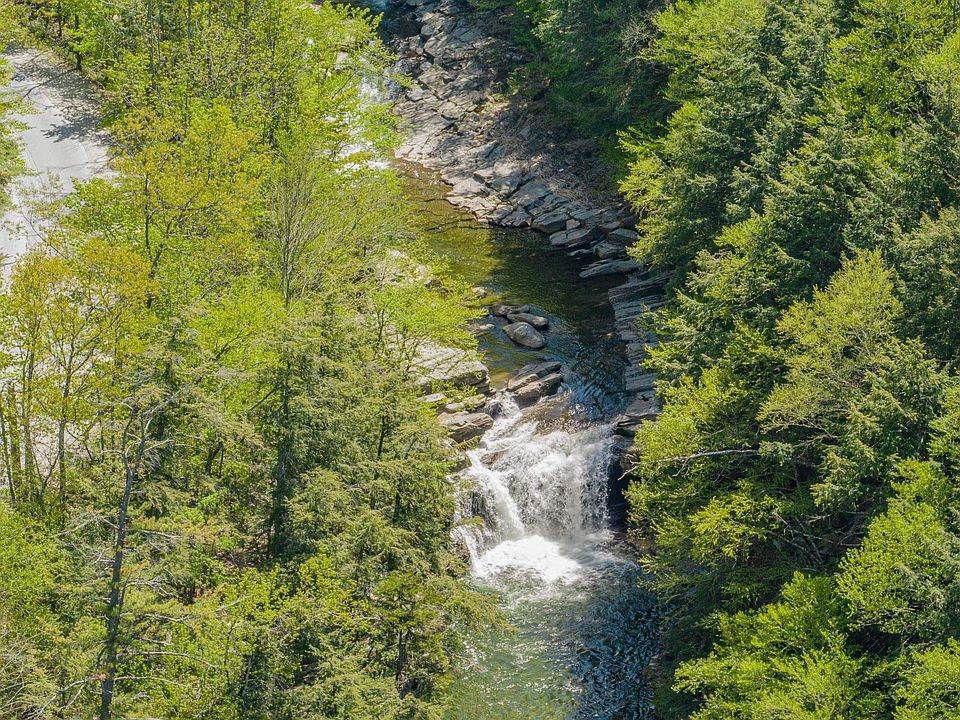 2nd image of 207 Deerleap View