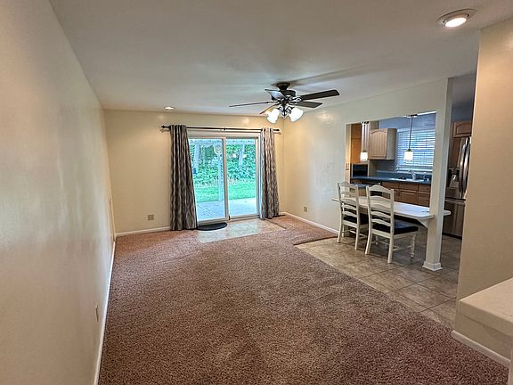 3rd image of 986 Crestview Dr