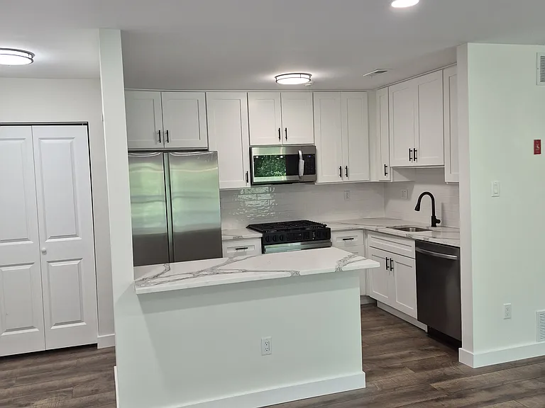 812 Diamond Dr — Photo 2