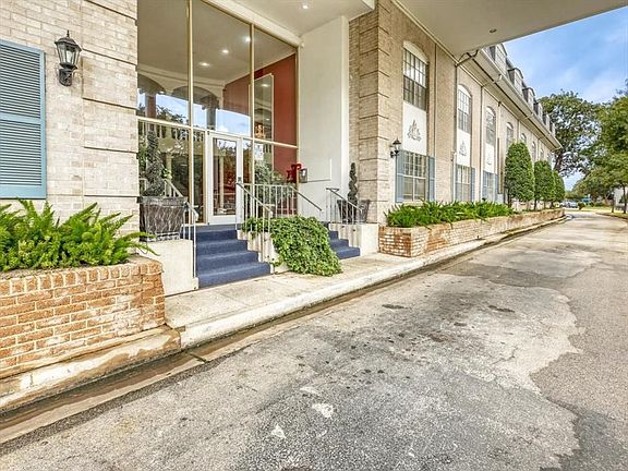 2nd image of 2601 Bellefontaine St APT A204