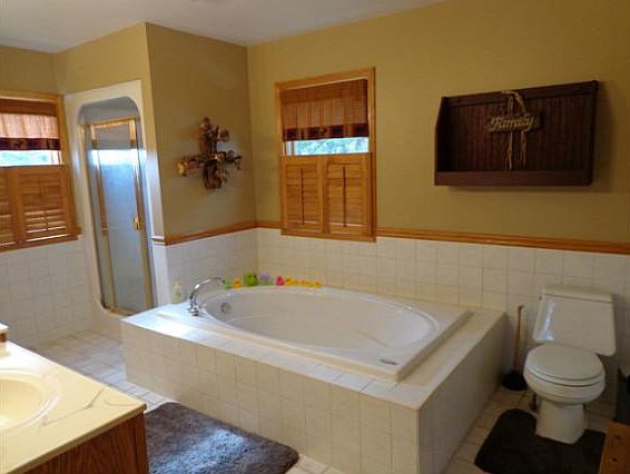 5th image of 16619 Dubuque St