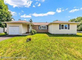 1 Bough Ct, Toms River, NJ 08753