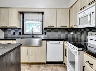 9630 Taylor St, Omaha, NE 68134