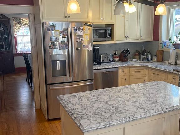 4th image of 8128 Brookside Rd