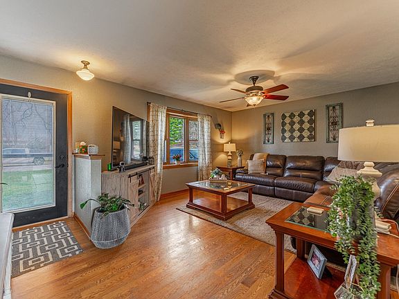 3rd image of 10586 Banyan Dr