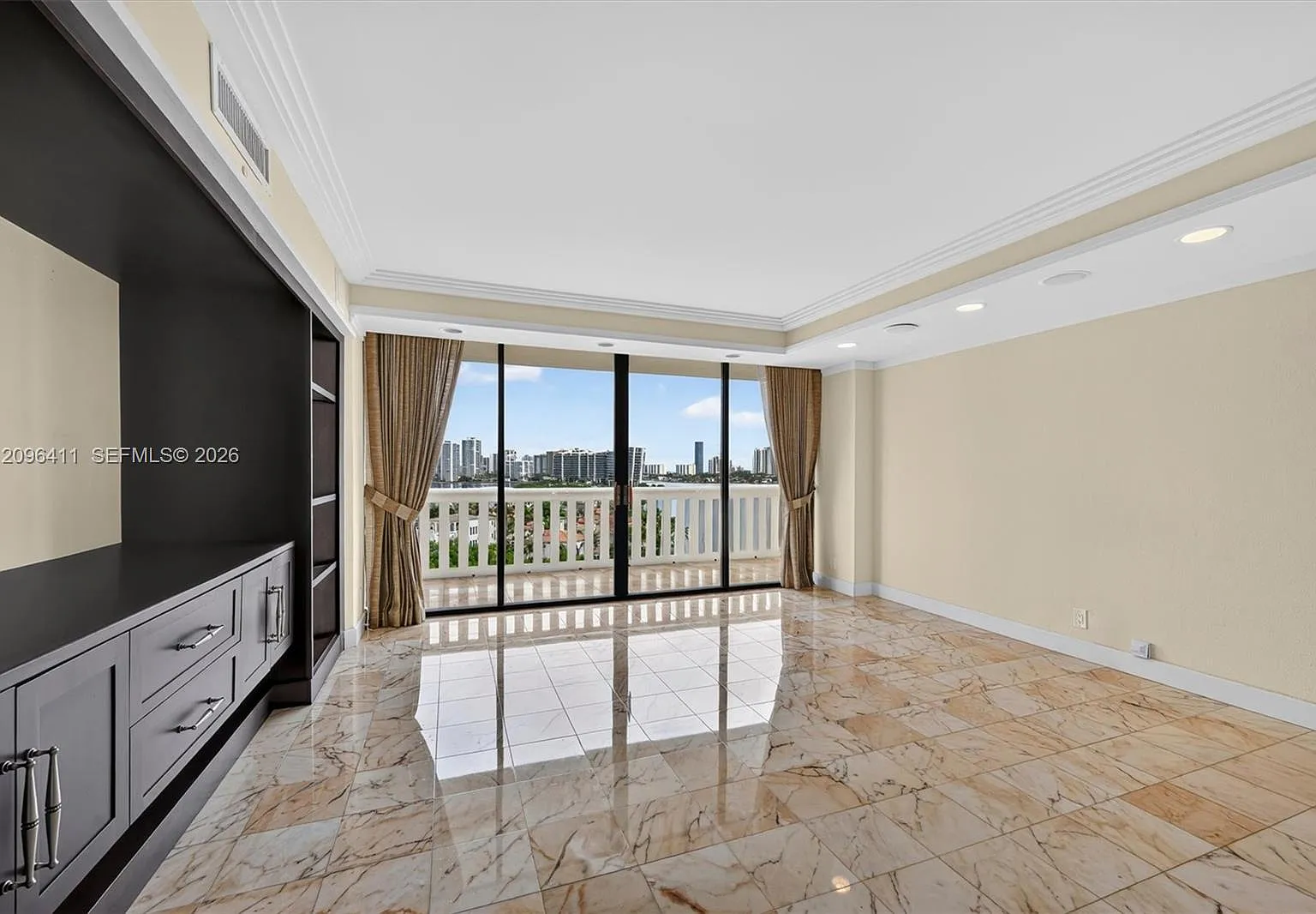 3000 Island Blvd — Photo 4