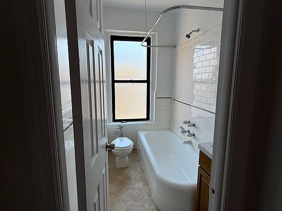 4th image of 3168 Decatur Ave Floor 1