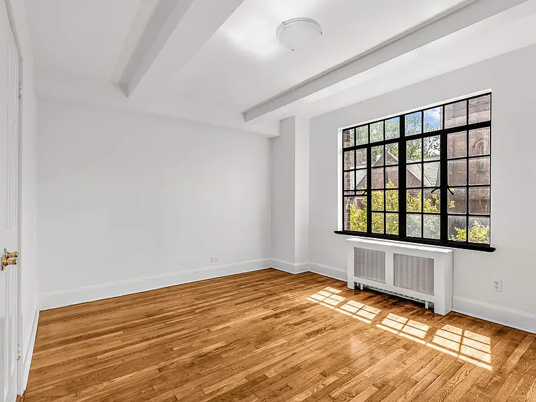 433 W 21st St #6A — Photo 6