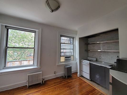 4th image of 271 W 11th St APT 5A