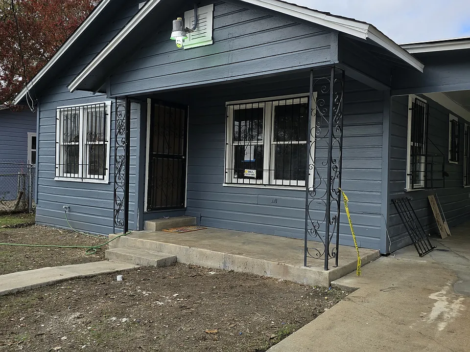 339 Leroux St