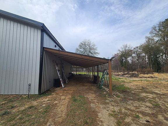 3rd image of 1084 Graves Springs Rd