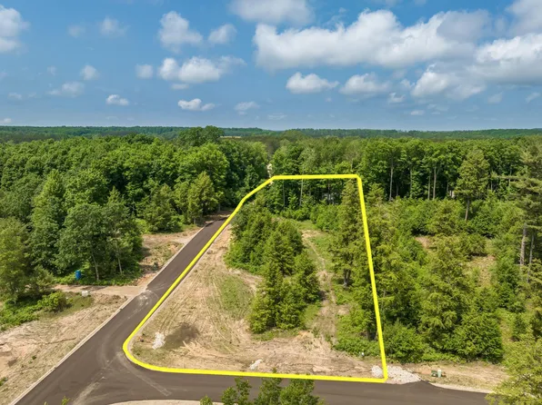 8910 Hemlock Hill Dr #5, Traverse City, MI 49685