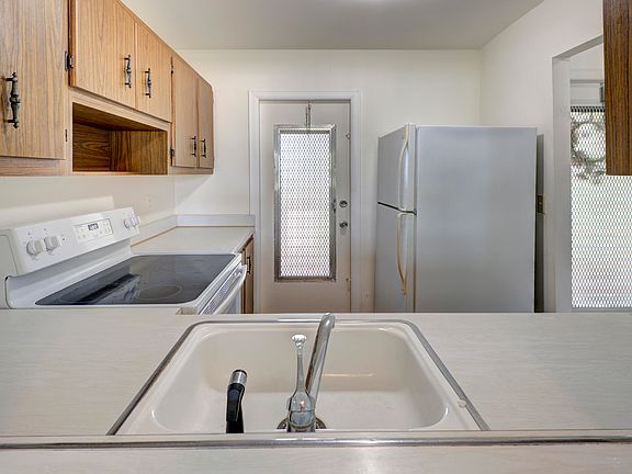 5th image of 420 SE 2nd Ave #23