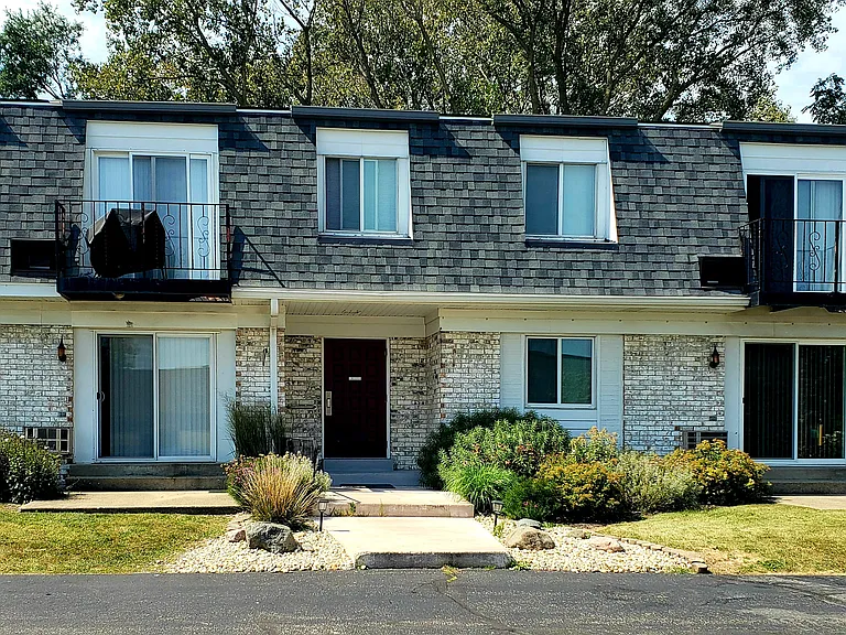 262 W Centralia St #9 — Photo 12