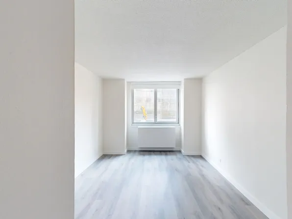 401 East 34th Street S04E image 3 of 9
