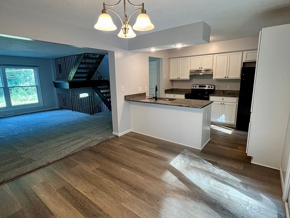 1st image of 2096 Highwood Ave E