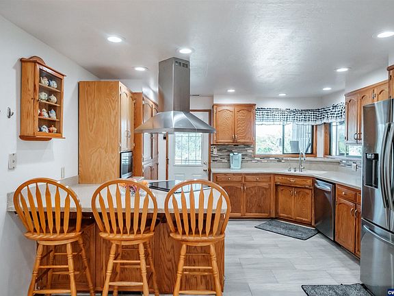 4th image of 1021 Vista Ln