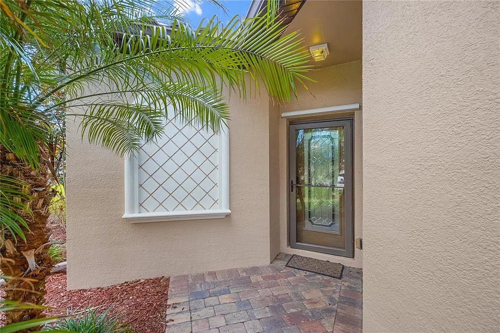 3 bed, 2.0 bath, 1420 sqft, $2,300 — Photo 4