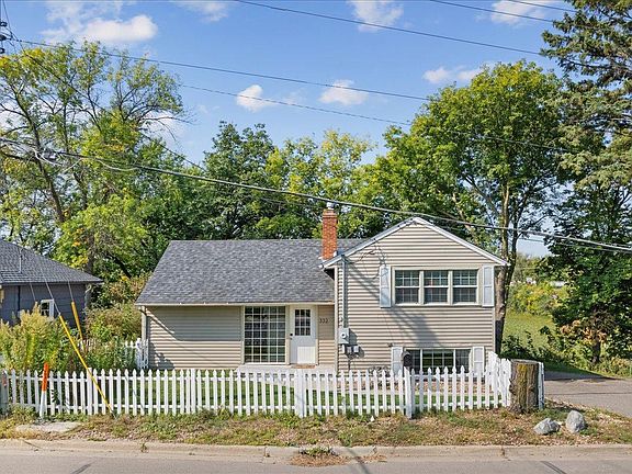 4th image of 332 Mill St