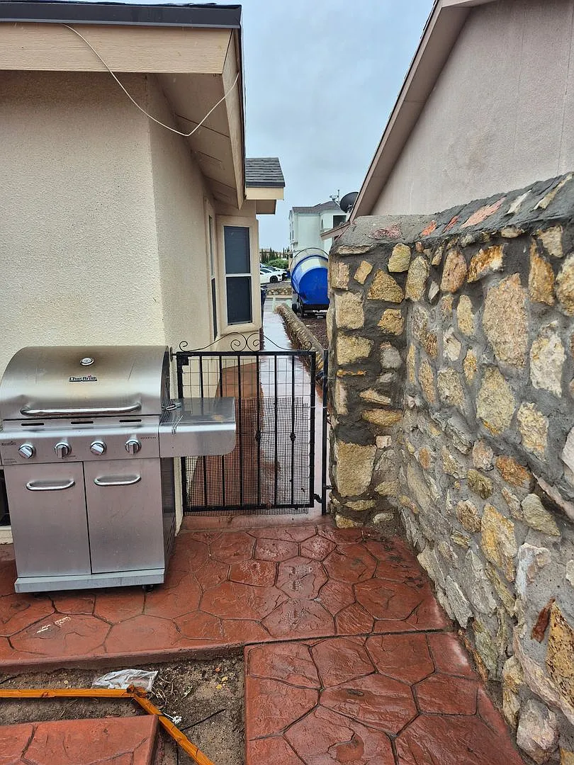 3 bedroom 2 bathroom beautiful rental ! Available now! — Photo 2